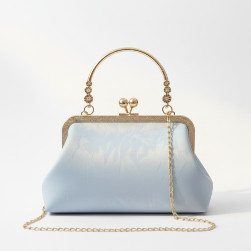 Голубая сумка на белом фоне