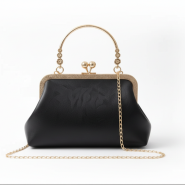 Черная сумка на белом фоне