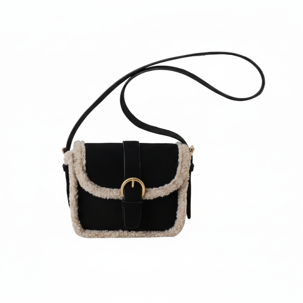 Чёрная сумка на белом фоне